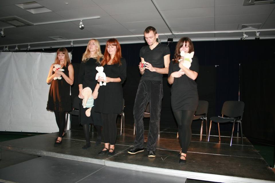 Столичные волонтеры устраивают спектакли для воспитанников интернатов и детских домов