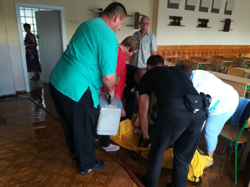 У Львівській області підліток впав з будівлі школи (фото)