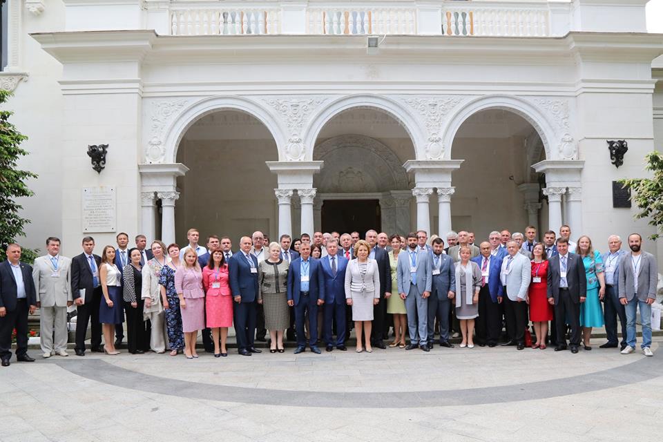 Спасать в Крыму русский мир приехали главы «ЛНР» и «ДНР» Крым форум Россия ДНР ЛНР фото