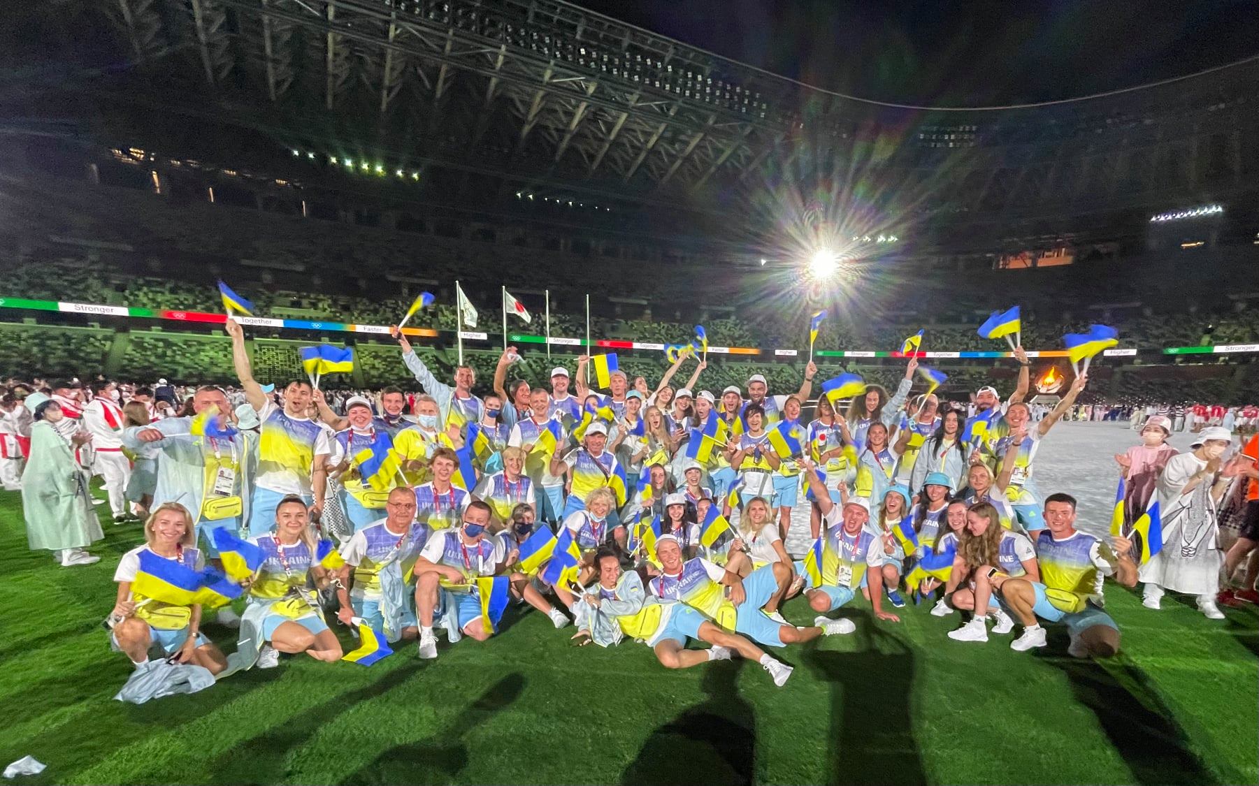 Українські спортсмени взяли участь в церемонії закриття Олімпіади 2020: яскраві фото з Токіо