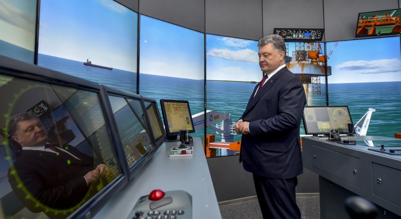 На сайті президента показали рік Порошенко у фотографіях