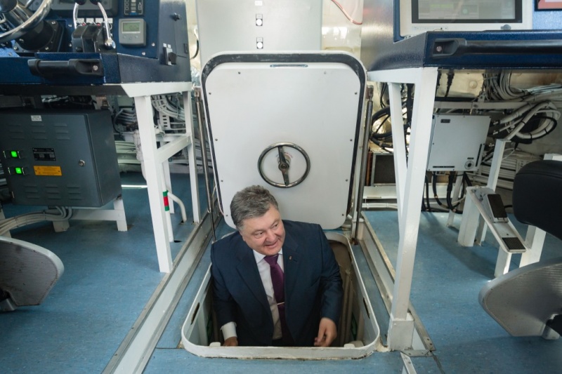 На сайті президента показали рік Порошенко у фотографіях