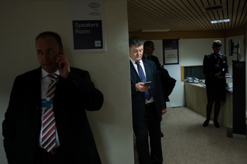 На сайті президента показали рік Порошенко у фотографіях