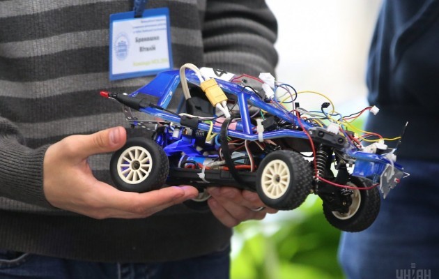 Перегони роботів: у Львові відкрилися унікальні змагання