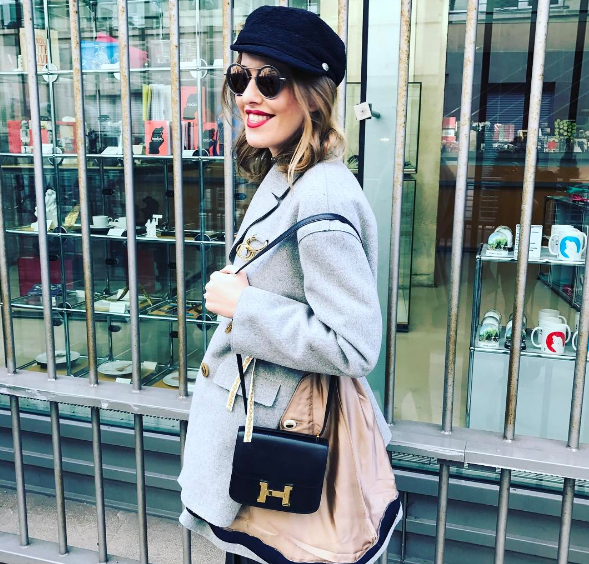 Ксенія Собчак залишила сім'ю заради "термінових справ" в Парижі