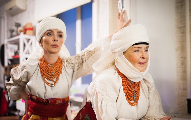 Ада Роговцева с семьей надели шикарные украинские наряды