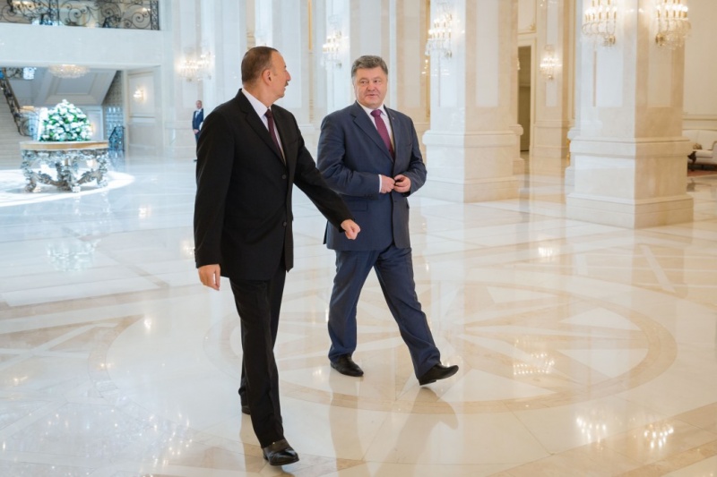 На сайті президента показали рік Порошенко у фотографіях