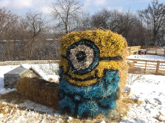Смешно до слез: Киев "захватили" гигантские смайлики