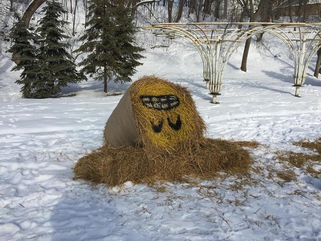 Смешно до слез: Киев "захватили" гигантские смайлики