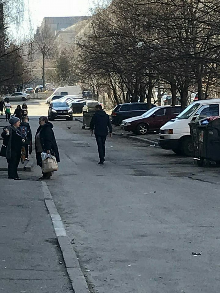 "Бережіть дітей": у Києві невідомий чоловік переслідував школяра (фото)