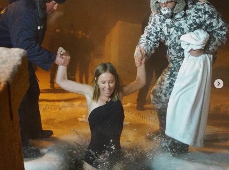 &quot;Я зробила це&quot;: Ксенія Собчак пірнула в ополонку при -40 градусах (фото)