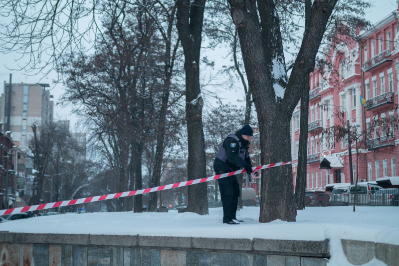 В центре Днепра образовалась 6-метровая яма (фото)
