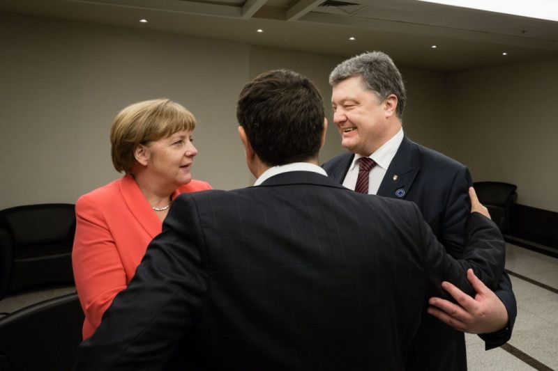 На сайті президента показали рік Порошенко у фотографіях