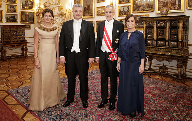 Бурштин і кришталь: у якій сукні Марина Порошенко красувалася у Відні