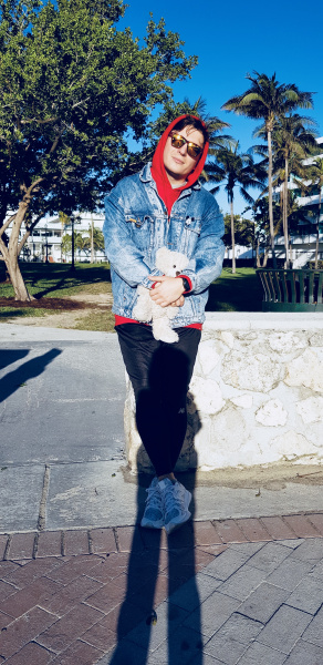 &quot;Ел крокодилов и кормил акул&quot;: как известный украинский ведущий путешествовал по Америке