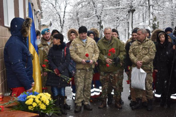 Загинув під час евакуації Донецького аеропорту: в Черкасах відкрили меморіальну дошку лікарю-"кіборгу"