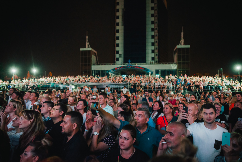 Верка Сердючка в Одессе заставила танцевать участника Евровидения (фото)