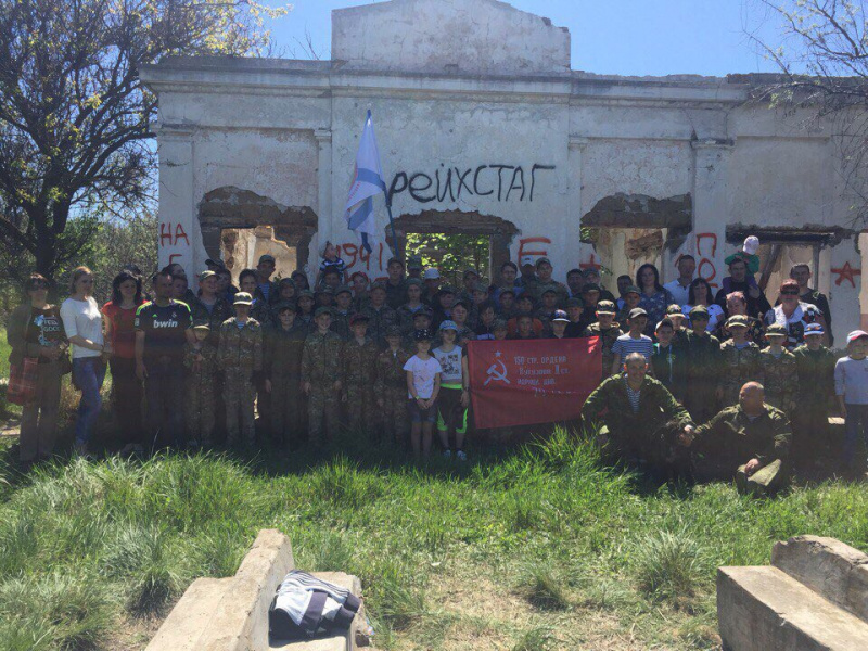 &quot;Чим би пролетаріат не тішився&quot;: в окупованому Криму влаштували дітям взяття Рейхстагу (фото)