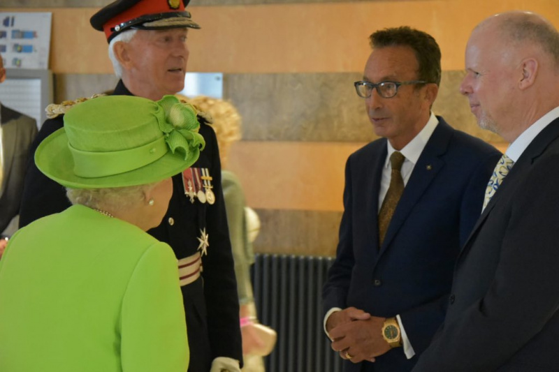 Вперше без принца Гаррі: Меган Маркл вийшла в світ з королевою Єлизаветою II (фото і відео)