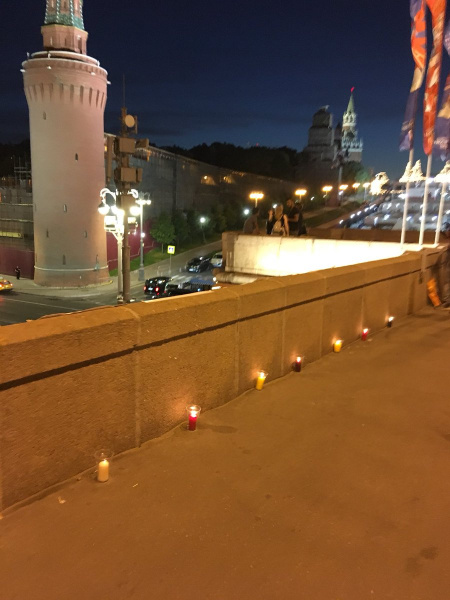 Навпроти Кремля в Москві провели акцію на підтримку Сенцова (фото)