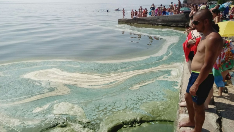 "Мабуть, це братня допомога": в мережі показали жахливий стан курорту в "ДНР" (фото)