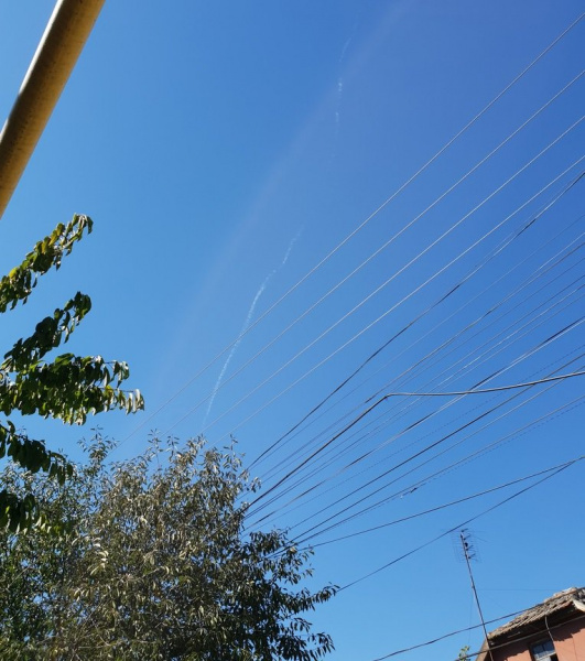 "Затремтіли стіни": у небі над окупованим Сімферополем прогримів вибух