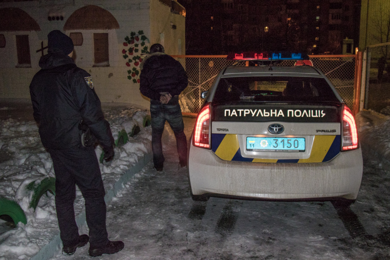 У Києві чоловік повибивав вікна в дитсадку, щоб бути схожим на Саакашвілі