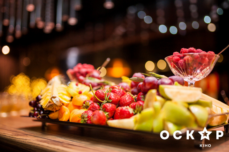 8 подруг Оушена: Зеленський, Фролова та інші зірки відвідали прем'єру фільму (фото)