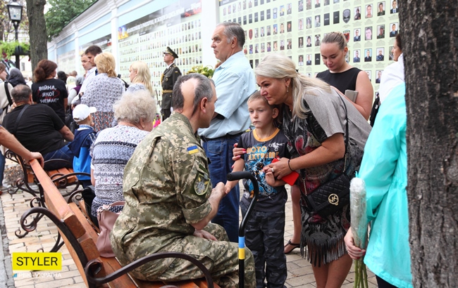 Річниця Іловайського котла: українці вшанували пам'ять загиблих воїнів (фоторепортаж)
