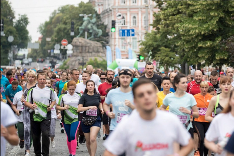 Пробіг під каштанами: Віталій Кличко відкрив 26-ту щорічну благодійну акцію
