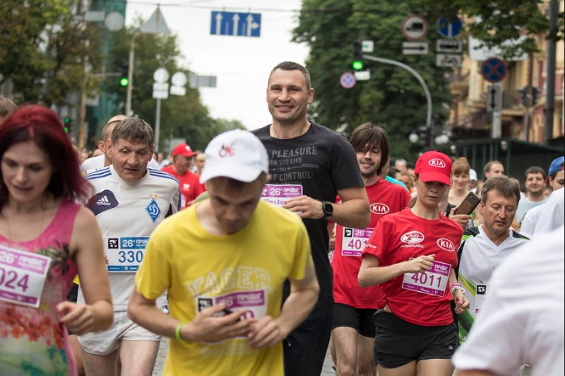 Пробіг під каштанами: Віталій Кличко відкрив 26-ту щорічну благодійну акцію