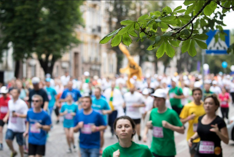 Пробіг під каштанами: Віталій Кличко відкрив 26-ту щорічну благодійну акцію