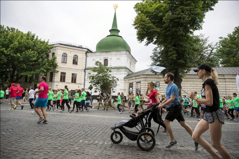 Пробіг під каштанами: Віталій Кличко відкрив 26-ту щорічну благодійну акцію