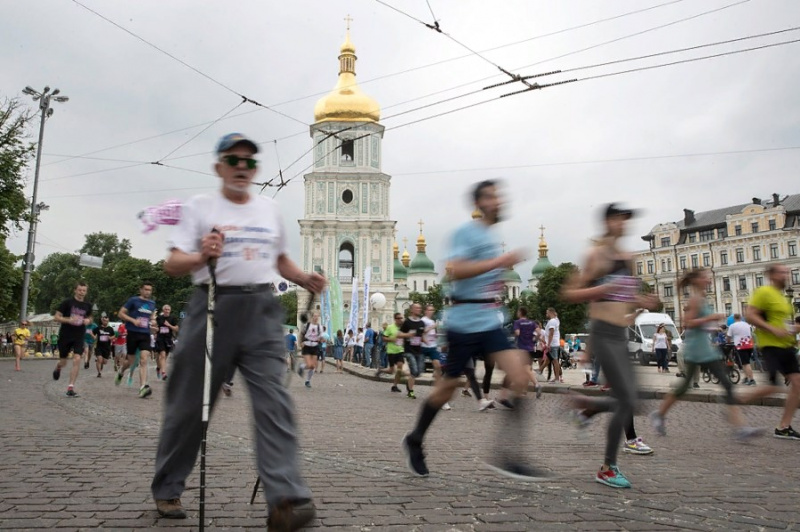 Пробіг під каштанами: Віталій Кличко відкрив 26-ту щорічну благодійну акцію