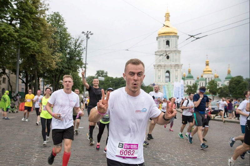 Пробіг під каштанами: Віталій Кличко відкрив 26-ту щорічну благодійну акцію