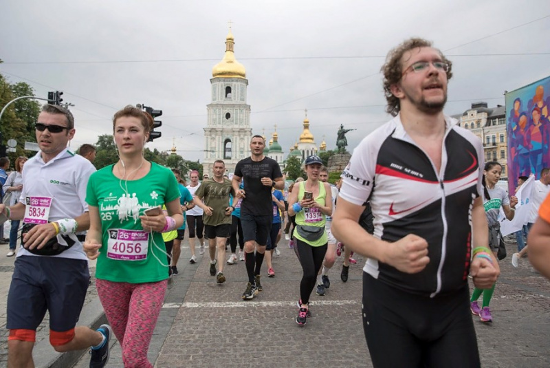 Пробіг під каштанами: Віталій Кличко відкрив 26-ту щорічну благодійну акцію