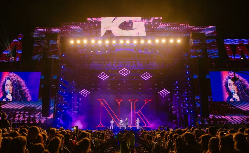 Настя Каменських вразила вбранням із пікантними розрізами на Atlas Weekend