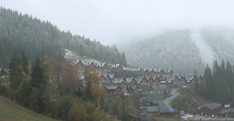 В Украине выпал первый снег: яркие фото и видео