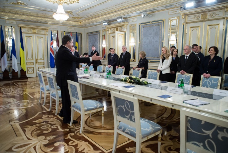 На сайті президента показали рік Порошенко у фотографіях