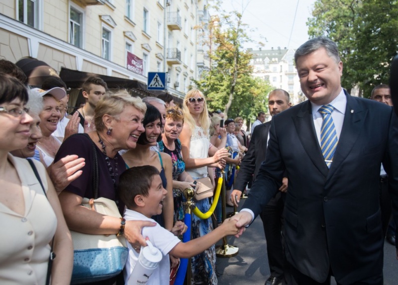 На сайті президента показали рік Порошенко у фотографіях