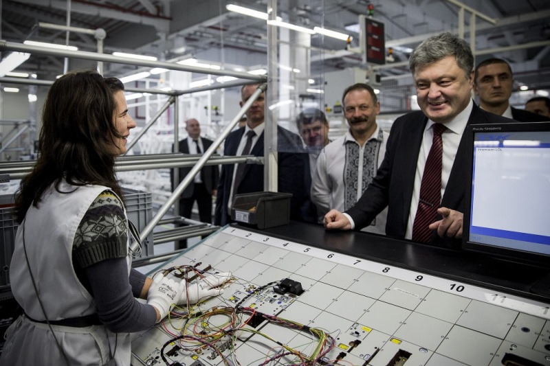 На сайті президента показали рік Порошенко у фотографіях