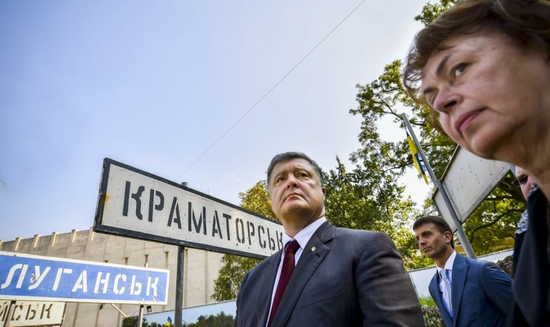 На сайті президента показали рік Порошенко у фотографіях