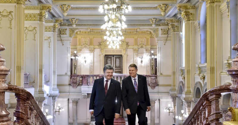 На сайті президента показали рік Порошенко у фотографіях