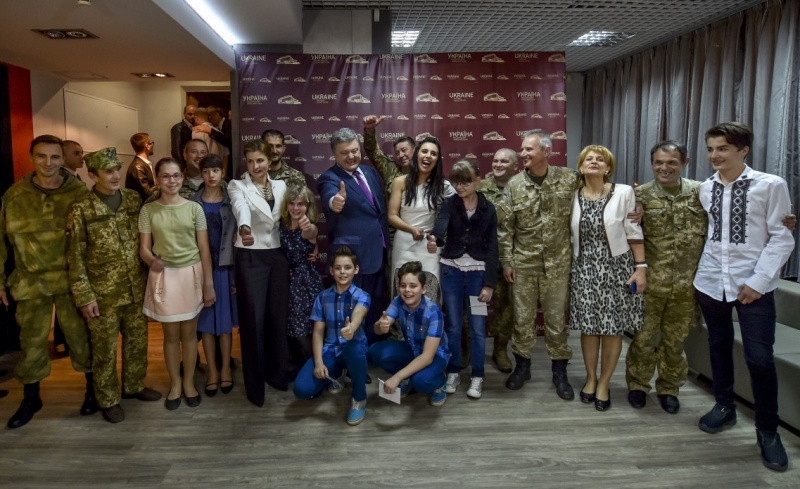 На сайті президента показали рік Порошенко у фотографіях