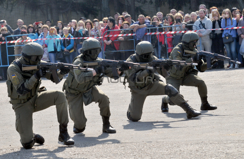 В Україні стартував весняний призов: в Харкові відбулися урочисті проводи (фото)