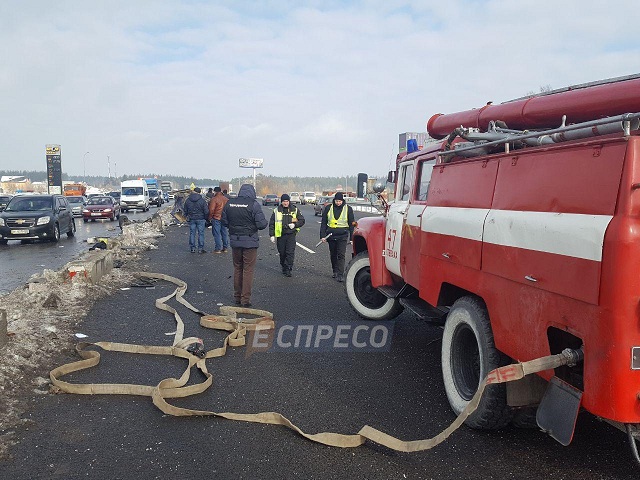 Під Києвом сталася смертельна аварія за участю дітей (моторошні фото)