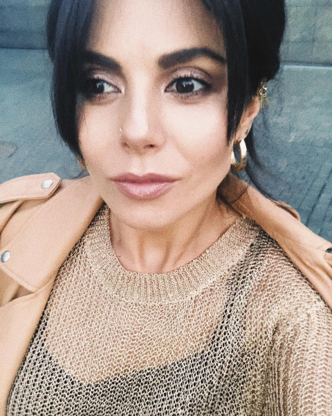 "Какая же ты красотка": Настя Каменских поделилась новыми фото с поклонниками