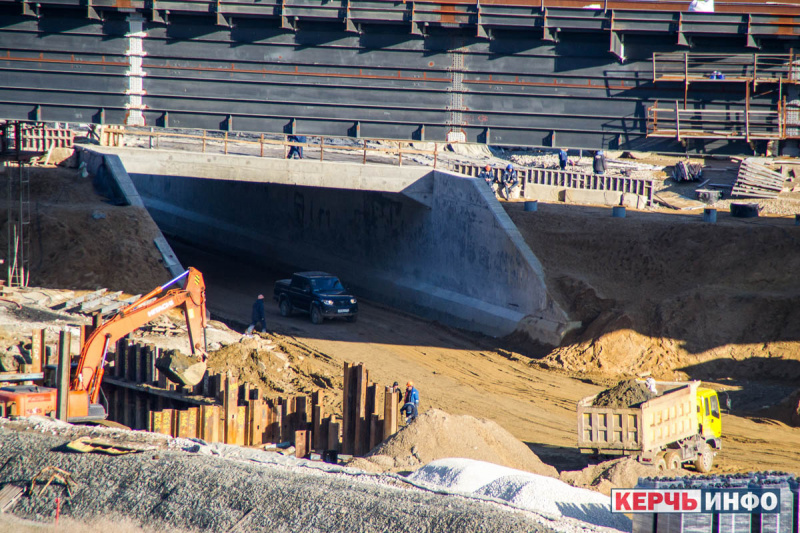 З'явилися нові фото Керченського мосту: окупанти продовжують будівництво