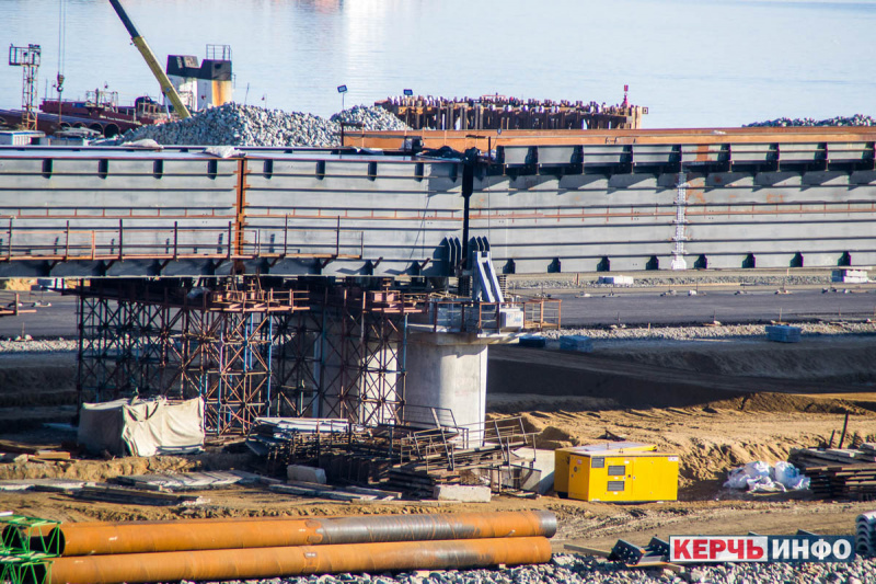 З'явилися нові фото Керченського мосту: окупанти продовжують будівництво