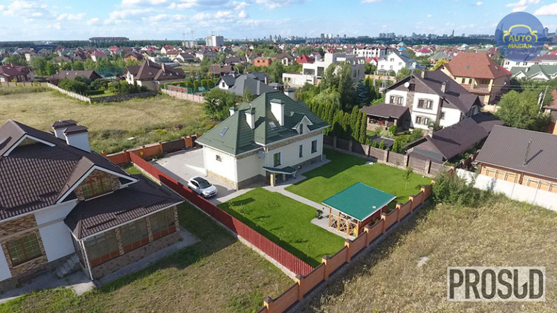 В сети узнали о поразительных доходах работника ГПУ (фото)